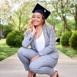 Meet your Posher, Alyssa